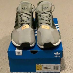 Adidas NMD R1 V2 men’s sz10 in feather grey black colorway